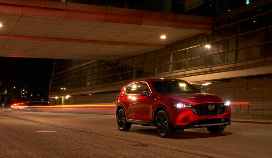 Mazda CX-5 est particulièrement apprécié pour son design attrayant et sa performance constante.