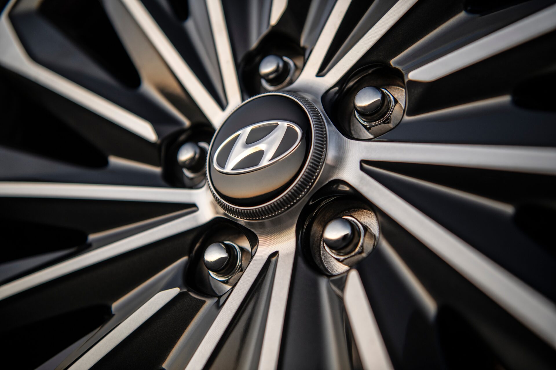 Logo Hyundai sur une mag