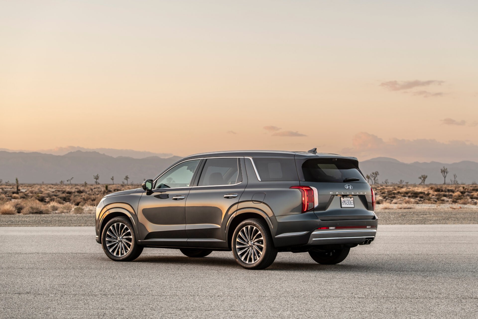 Vue arrière de la Hyundai Palisade élue meilleure voiture 2024 par RPM