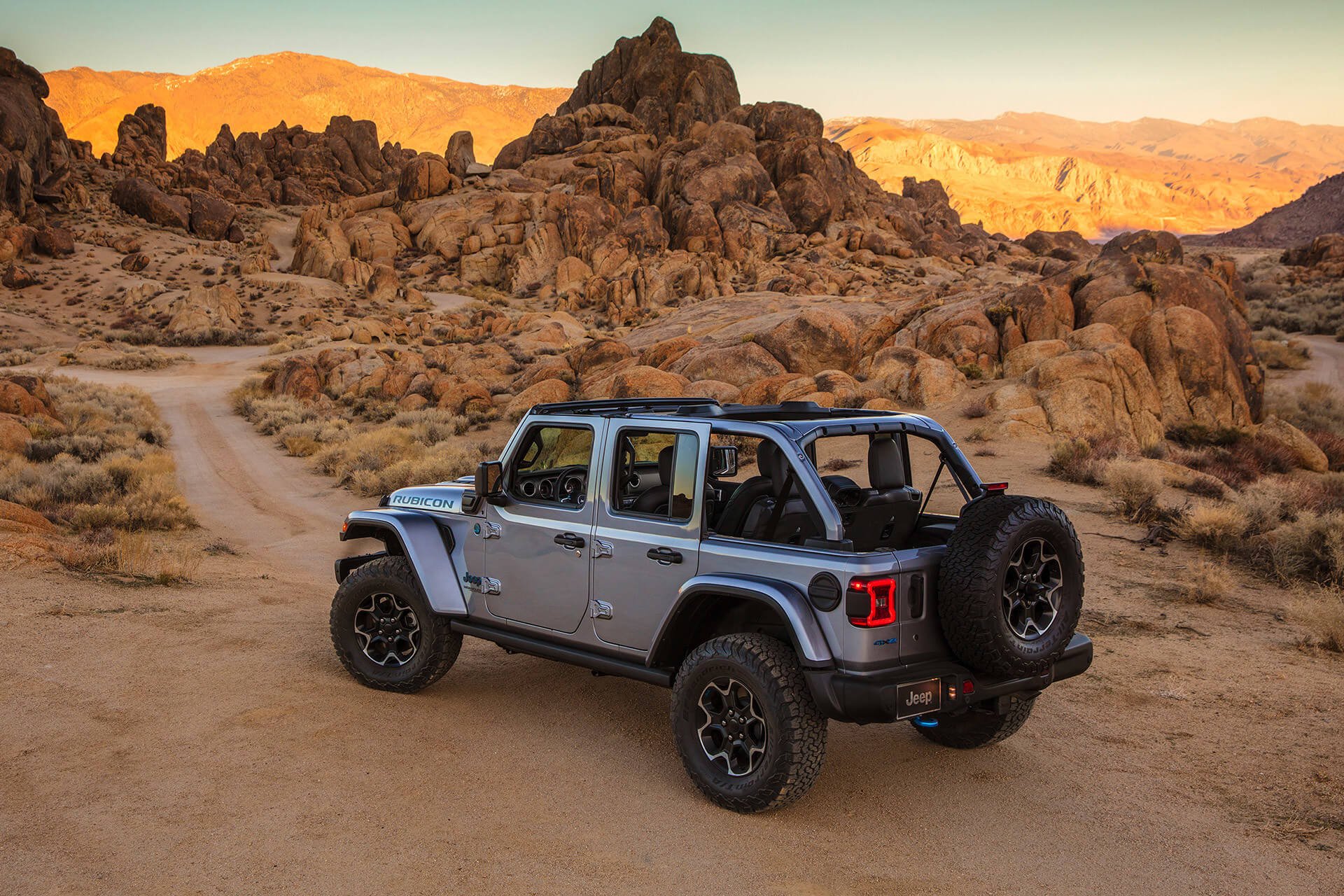 jeep-wrangler-4xe-2025.