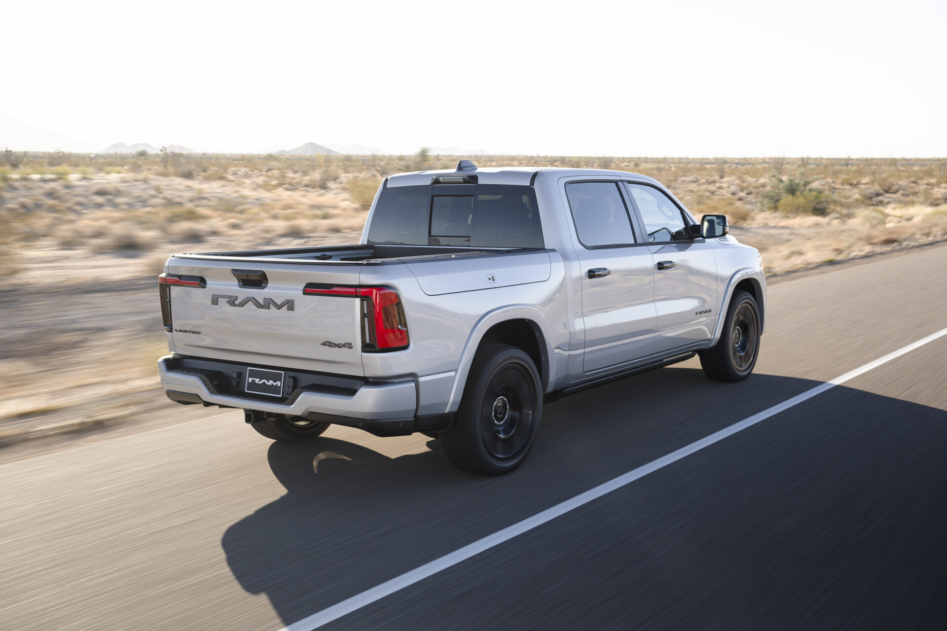 ram-1500-ramcharger-le-prix-du-gros-trois-rivieres - sur la route vue arrière